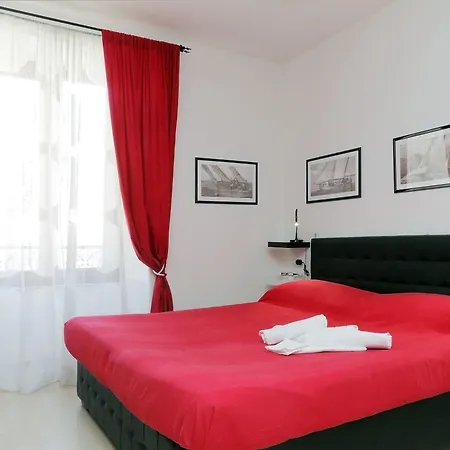 Lhg Comfy בית הארחה 4*