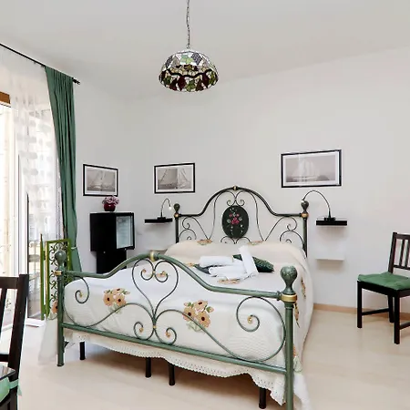 Lhg Comfy בית הארחה