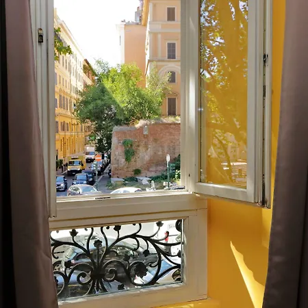 Lhg Comfy בית הארחה 4*