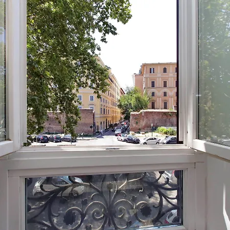 Lhg Comfy בית הארחה 4*